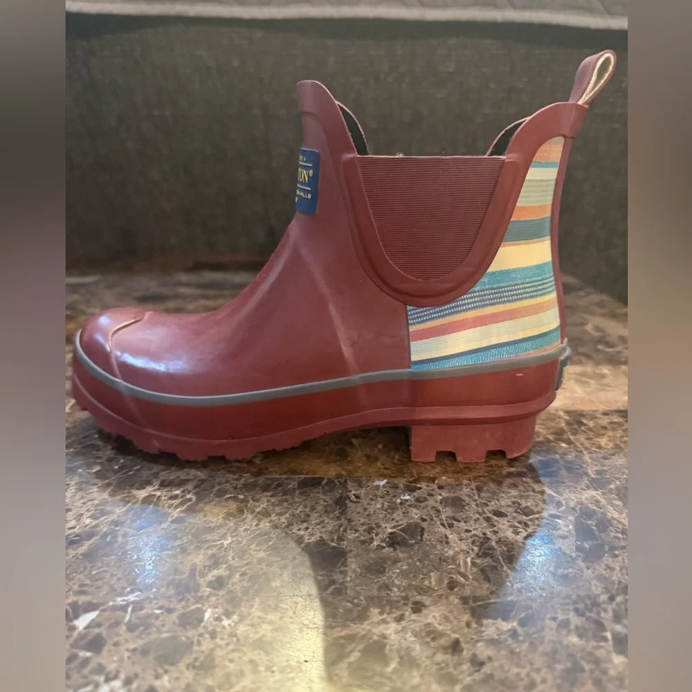 Pendleton. Bridger Stripe Chelsea Rain boot. Maroon. Size 6.
